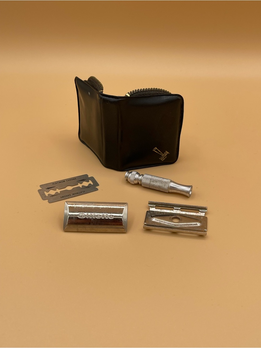 Gillette Men’s Double Edge Safety Razor Kit - Silver with Black Case